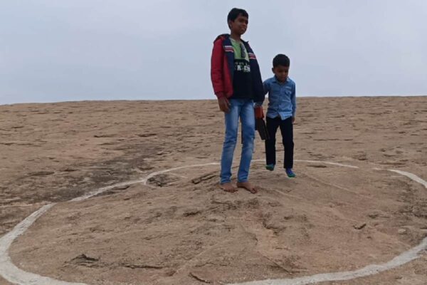 Gumla : एक हजार फीट ऊंचे देवगांव पहाड़ के इस रहस्य को कोई नहीं सुलझा सका अबतक Devgaon Cave