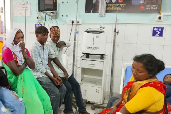 बांसडीह घाटी में भीषण हादसा, गाड़ी के धक्के से टेंपो पलटा, महिला की मौत, नौ लोग घायल Gumla Accident News