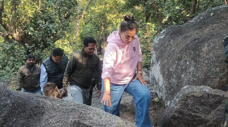 Gumla DC Prerna Dixit in Bishunpur