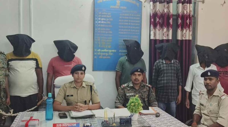 Six Criminals Arrested in Gumla Raidihi