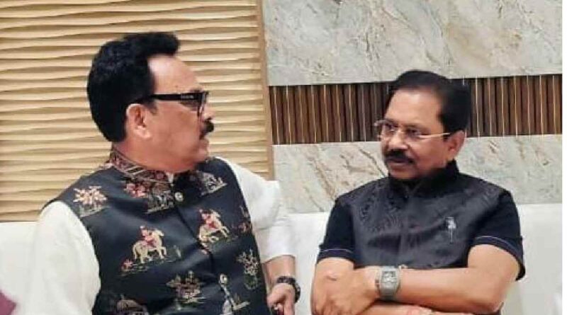 Dheeraj Sahu with MP Sukhdeo Bhagat