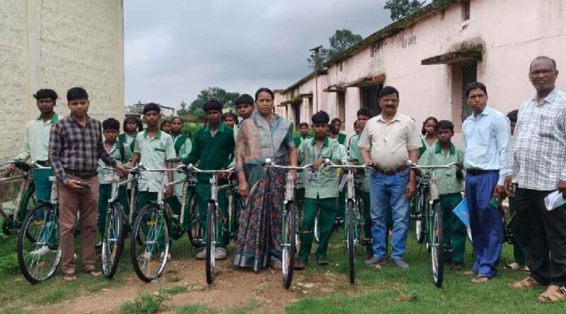 Distribution of bicycles Chainpur Block