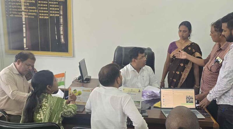 Gumla SDO Anger over SIR WORK CHAINPUR
