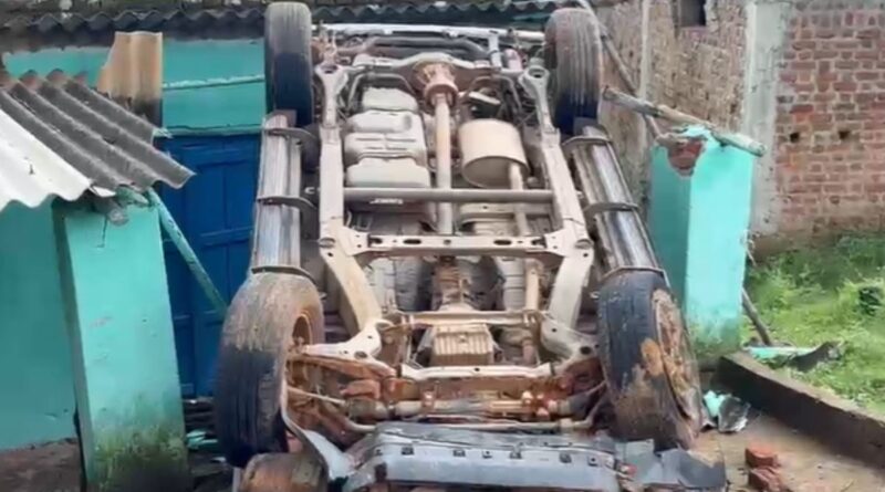 Speeding scorpio crashes into house in gumla