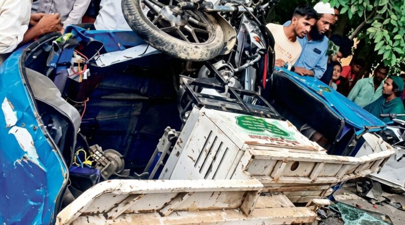 Gumla Ambava Sursuriya Turn Accident