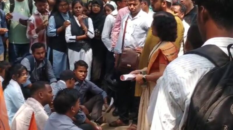 Kartik Oraon College Gumla Protest